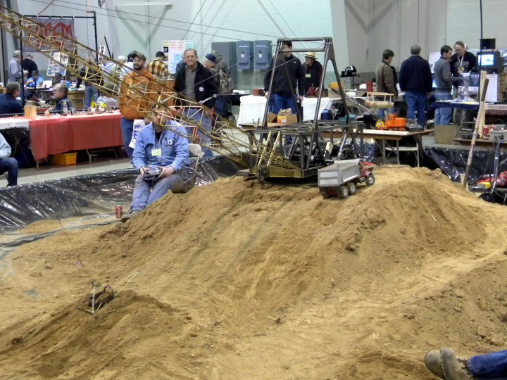 Model dragline excavator and radio controlled dump trunk